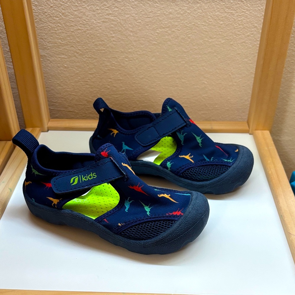 Toddler water shoes